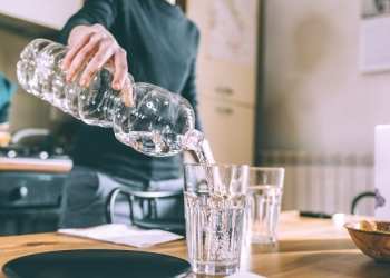 Uji ju ndihmon t’i digjni 490 kalori ekstra në javë