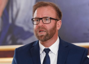 “Po lypë shqiptarë që legjitimojnë prezencën e Listes Serbe – në fushatë “prerje me thikë”, Haki Abazi jep opsione se si do tentojë Kurti ta bëjë qeverinë