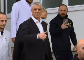 Një ditë pas vizitës në Kosovë, ndryshon ekipi mbrojtës i Thaçit