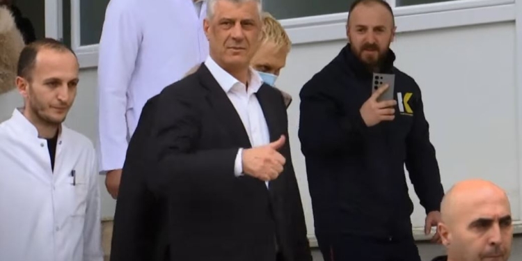 Një ditë pas vizitës në Kosovë, ndryshon ekipi mbrojtës i Thaçit