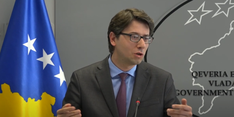 Vonesat e pagesave shtesë për policët dhe ushtarët, Ministria e Financave lë në faj organizatat buxhetore