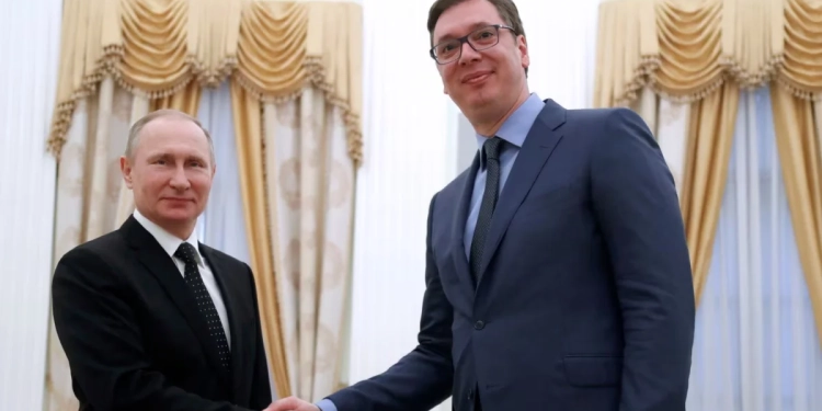 Vuçiq do të shkojë në Moskë, tregon çka bisedoi në telefon me Putinin