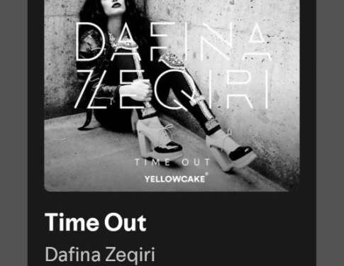 Dafinën e merr malli për këngët e vjetra të saj