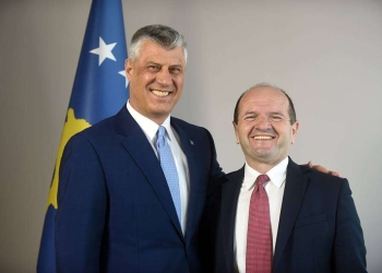 Ish-këshilltari i Thaçit thotë se është e pafalshme: Kryetarja e Kuvendit të Shqipërisë erdhi në varrim, tonët e injoruan