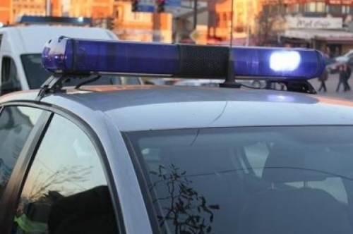 Gjendet i vdekur një burrë në shtëpinë e tij në Pejë, afër viktimës ishte edhe një armë zjarri