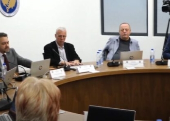 Përplasje në KQZ, Radoniqi ia tërheq vërejtjen anëtarit të PDK-së, ndërhyn burri i Albulena Haxhiut