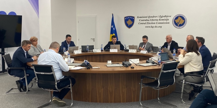 Flet drejtori i Sekretariatit të KQZ-së pasi VV tha se PZAP ndërroi afatet që t’i ikë vendimit për rivotimin me postë