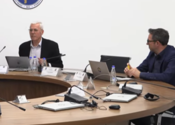 “Ju jeni krim…” | Presidentja s’e zbaton Kushtetutën, nuk i shkarkon anëtarët e VV-së në KQZ, Krasniqin e Kurteshin që akuzojnë kolegët dhe ndërhyjnë në numërimin e votave