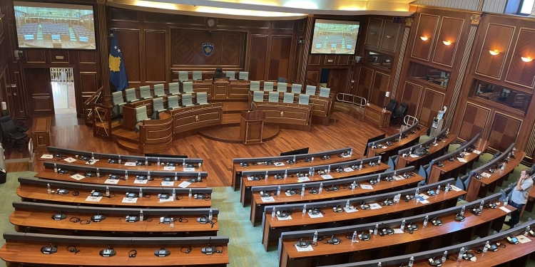 101 deputetë kërkojnë pagën kalimtare pas përfundimit të mandatit të Kuvendit