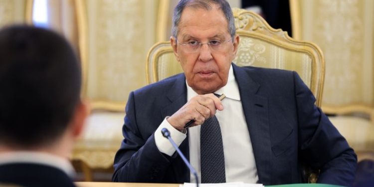 Lavrov: Retorika e Macronit është kërcënim për Rusinë, dëshiron të njëjtën gjë si Hitleri