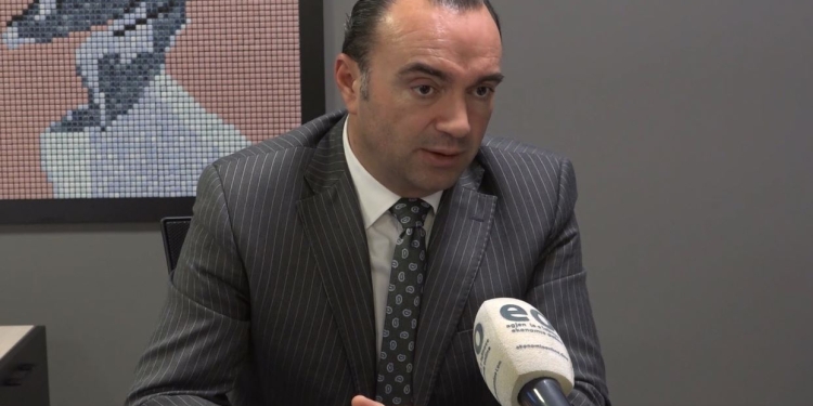 “Investitorët më thirrën në telefon, më pyetën a po fillon lufta në Kosovë” – Rafuna tregoi se si deklaratat politike e Osmanit dhe Kurtit dëmtuan ekonominë