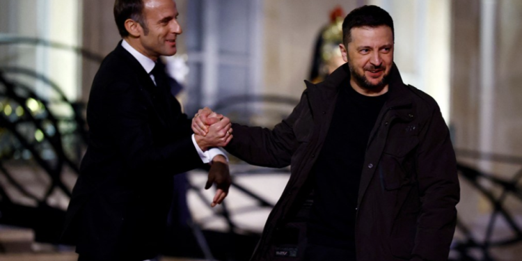 Macron e konfirmon: Zelensky do të marrë pjesë në samitin e ri për Ukrainën në Paris