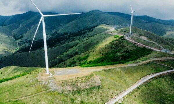 Komuna e Mitrovicës udhëzon qytetarët t’i respektojnë disa masa të sigurisë kur vizitojnë Parkun e Energjisë së Erës në Bajgorë