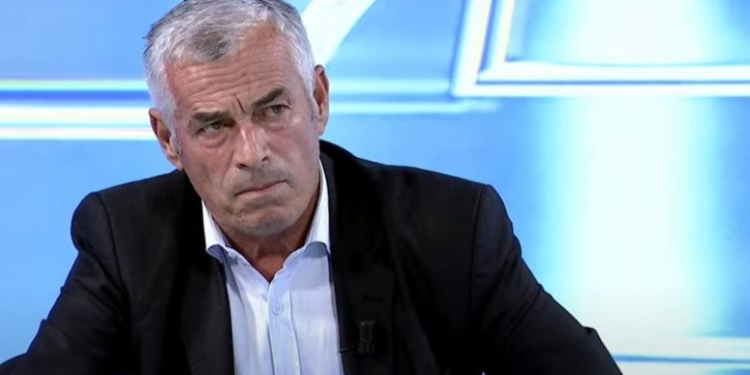 “Policët serb në Kosovë kanë kryer asistencë të arrestimeve për interesa të Serbisë”, thotë Mehmeti