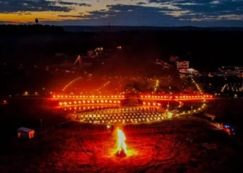 Pamje nga ndezja e flakadanëve të lirisë në Prekaz