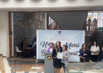 Shaip Krasniqi merr çmimin për mësuesin më të mirë të vitit