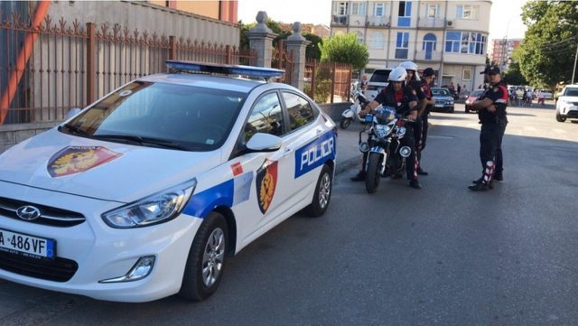 U godit nga makina, humb jetën 59-vjeçarja në Bulqizë