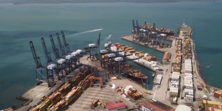 Portet në Kanalin e Panamasë do të vihen nën kontrollin amerikan