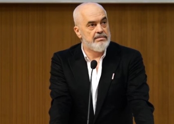 Specialja nuk e lejoi Thaçin të marrë pjesë në varrimin e babait, Rama: Gjykatë e turpshme!