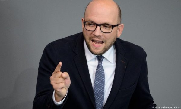 Sarrazin: Të formohet sa më shpejt qeveria në Kosovë dhe të punojë aktivisht në dialog