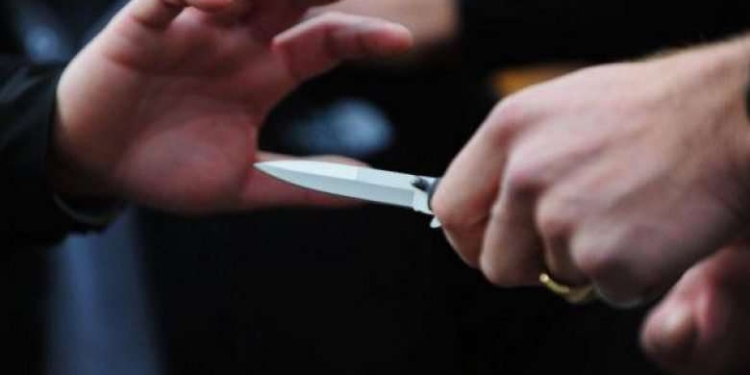 Therja me thikë në Mitrovicë, i dyshuari në arrati