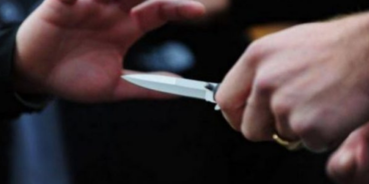 Dy persona theren me thikë në Prizren