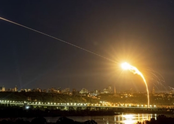 Ukraina po thotë se ka goditur rafineritë e naftës të Rusisë