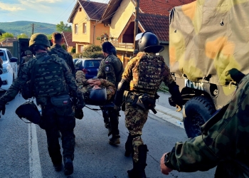 Trazirat në veri të Kosovës, Gjermania ua lejon ushtarëve të saj në KFOR përdorimin e gazit lotsjellës