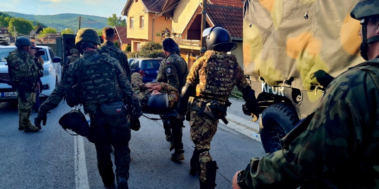 Trazirat në veri të Kosovës, Gjermania ua lejon ushtarëve të saj në KFOR përdorimin e gazit lotsjellës