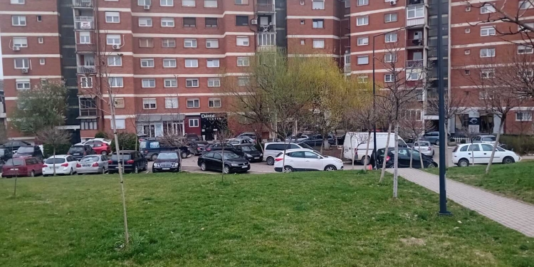 Shitet Banesa 93 M2  në Bregun e Diellit, Prishtinë