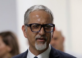 Ministrit Vitia i kërkohet të pezullojë vendimin për çmimin e barnave