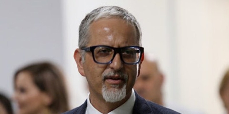 Ministrit Vitia i kërkohet të pezullojë vendimin për çmimin e barnave