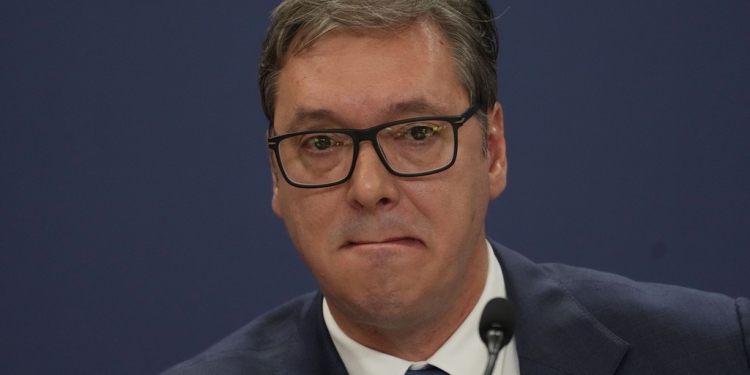 Vuçiqi për protestat: Organizuan revolucion me ngjyra që të mos mundemi të mbrojmë Kosovën