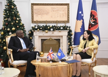 Kryediplomati britanik vjen nesër në Kosovë, do të pritet në takim nga presidentja Osmani