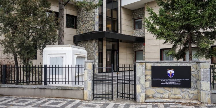 Kushtetuesja vlerëson se Ligji për zyrtarët publikë s’është antikushtetues