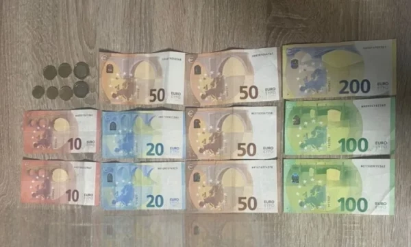 Qytetari nga Shtimja gjen portofolin me mbi 660 euro dhe e dorëzon në polici