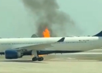 Pak para nisjes nga aeroporti i Orlandos, motori i aeroplanit përfshihet nga zjarri – evakuohen 200 pasagjerë