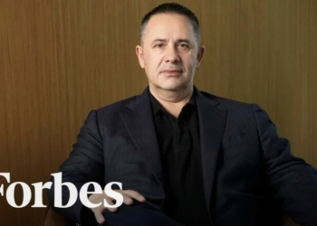 Dikur refugjat në Austri, tani miliarderi i parë i Shqipërisë – rrëfimi i Samir Manes