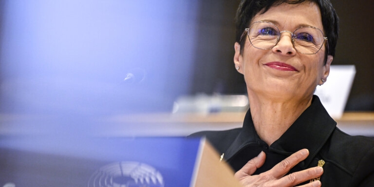 Kos: Normalizimi me Serbinë parakusht që Kosova të marrë statusin e kandidatit për anëtarësim në BE