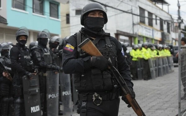 Ekuador: Vriten 12 persona në një arenë ku po organizoheshin përleshje të gjelave