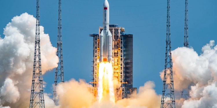 Kina dërgon tre astronautë drejt Tiangong: Një hap më pranë Hënës dhe Marsit