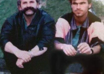 ‘‘Nga ai moment e njoh me armë në dorë’’, vëllai i Ilaz Kodrës tregon për foton me Adem Jasharin: Është bërë në Tiranë