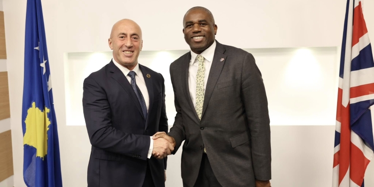 Haradinaj takon Sekretarin e Jashtëm Britanik: Mbretëria e Bashkuar ka dhënë shumë për Kosovën