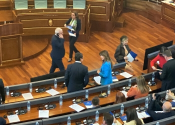 Kryeministri Kurti në seancën konstituive, ende s’dihet se a i ka votat për formimin e Qeverisë