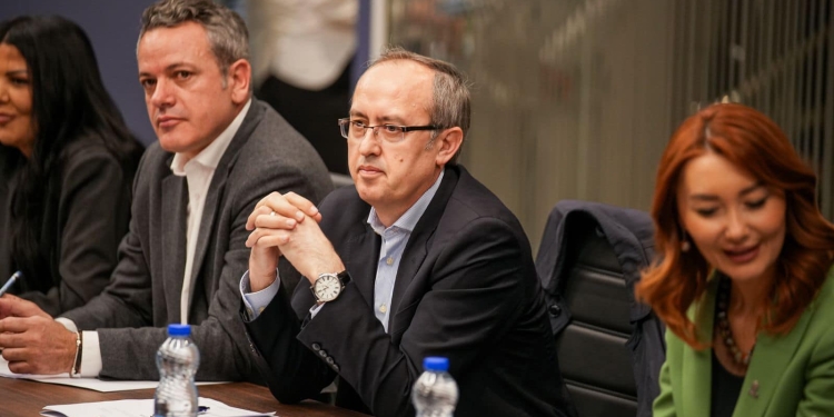 Hoti tregon pse mungoi në mbledhjen e parë të Grupit Parlamentar të LDK-së