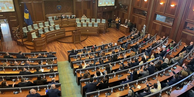 Përsëri nesër seancë, Kuvendi lëshon njoftim