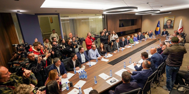 Çka i tha Abdixhiku, Hotit, për votat e diasporës?