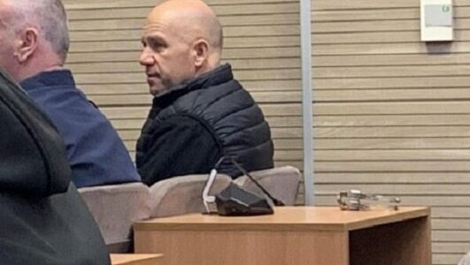 Prokuroria kërkon dënimin, mbrojtja lirimin e ish-gardianit Milenkoviq që akuzohet për krime lufte