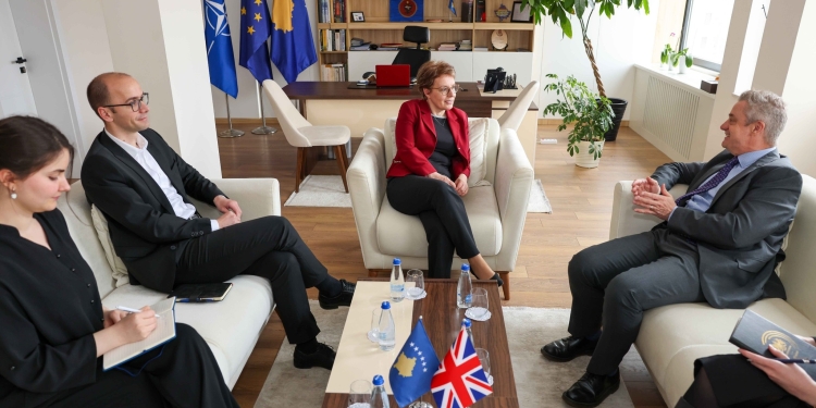 Gërvalla takohet me Hargreaves, flasin për forcimin e vazhdueshëm të marrëdhënieve ndërkombëtare