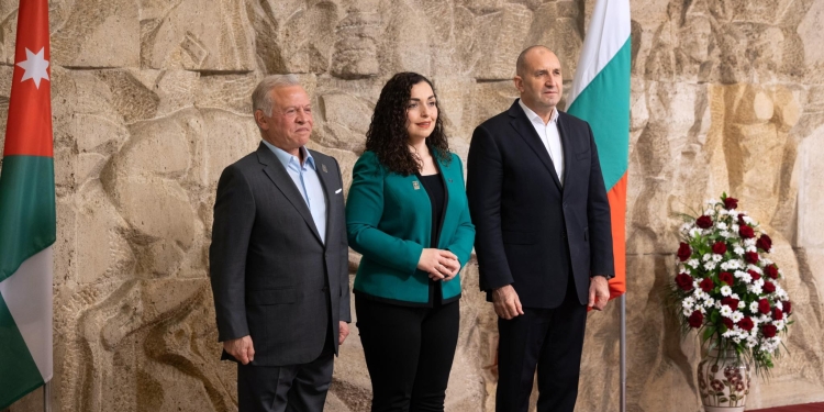 Osmani në Sofje – Takon presidentin bullgar dhe mbretin e Jordanisë